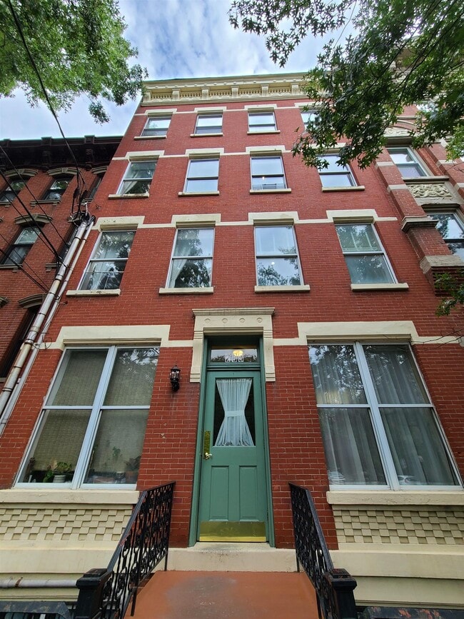 Building Photo - 285 8th St Unit 3L Rental