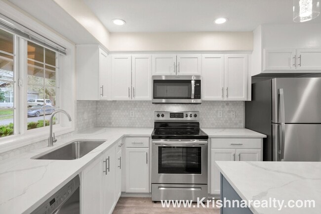Photo - Charming 3 BD* 2.5 BA* Duplex **NEWLY RENOVATED** Located in Historic Orenco in the Elk Meadows C...