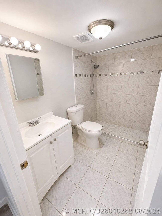 Photo - 210 SW 7th St