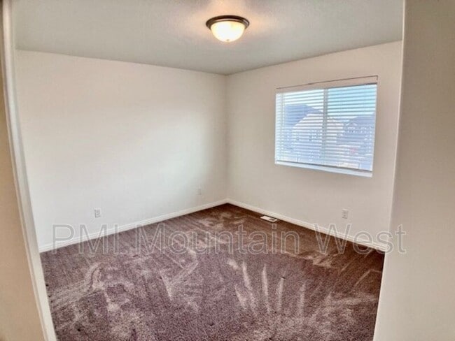 Photo - 2013 W 950 N