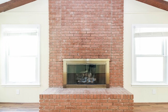 Building Photo - Charming 3-Bed, 2-Bath Home in Columbia’s Serene Highgate Neighborhood!
