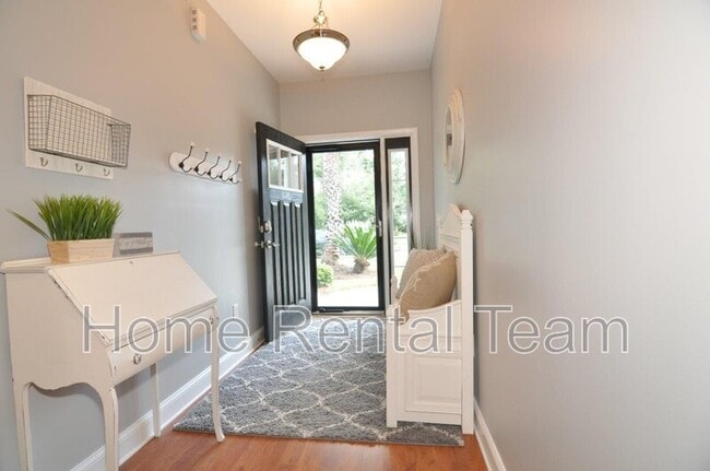 Photo - 156 Cottonham Ct