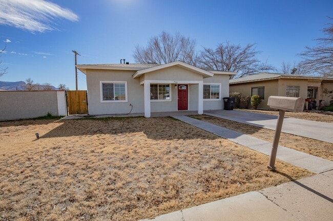 Building Photo - Charming 3 bedroom, 2 bath Rental