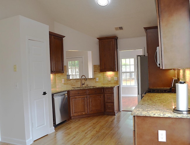 Photo - 282 Ellesmere Ct