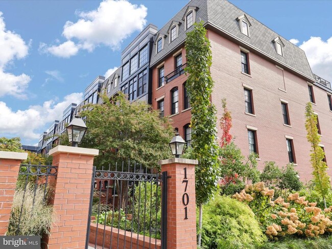 Photo - 1701 16th St N