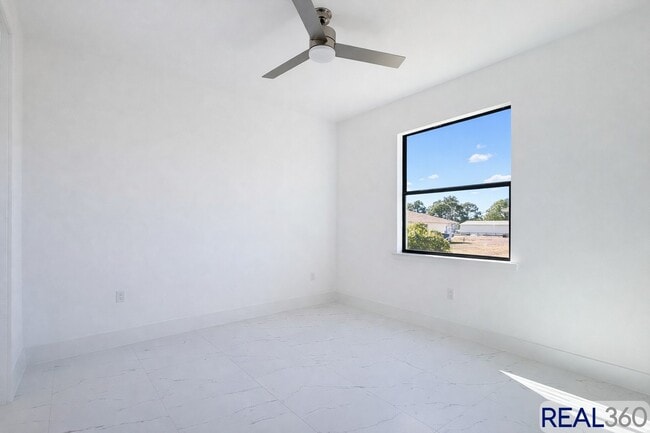 Photo - 966-968 Countess Ave