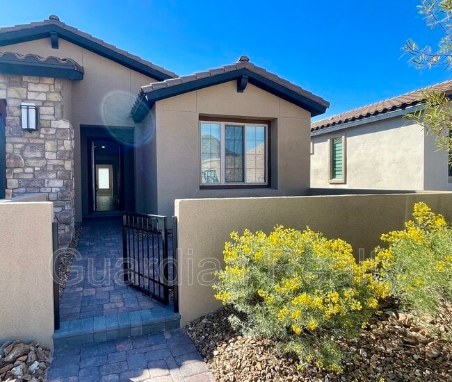 Photo - 223 Sun Glaze Ave