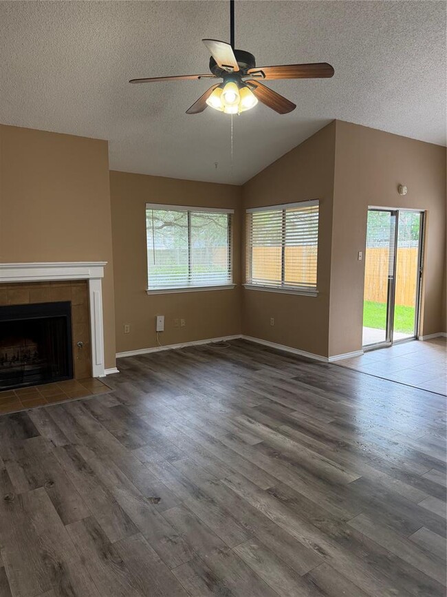 Photo - 6303 Weeks Cove