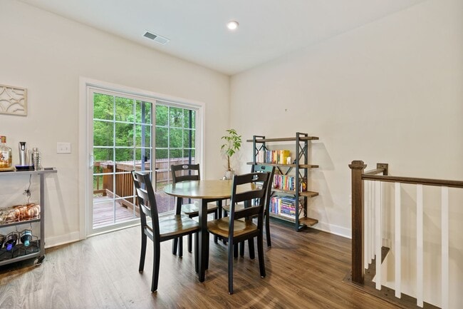 Photo - 3be/2.5ba 3-Level Townhouse Key Location Between Durham and Chapel Hill