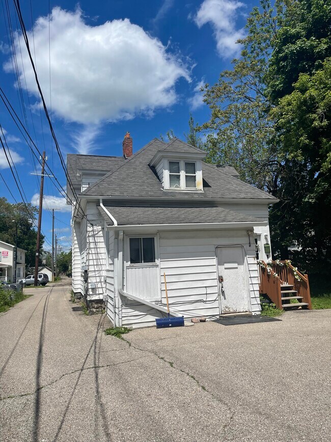 Photo - 409 Washtenaw Rd Unidad 2