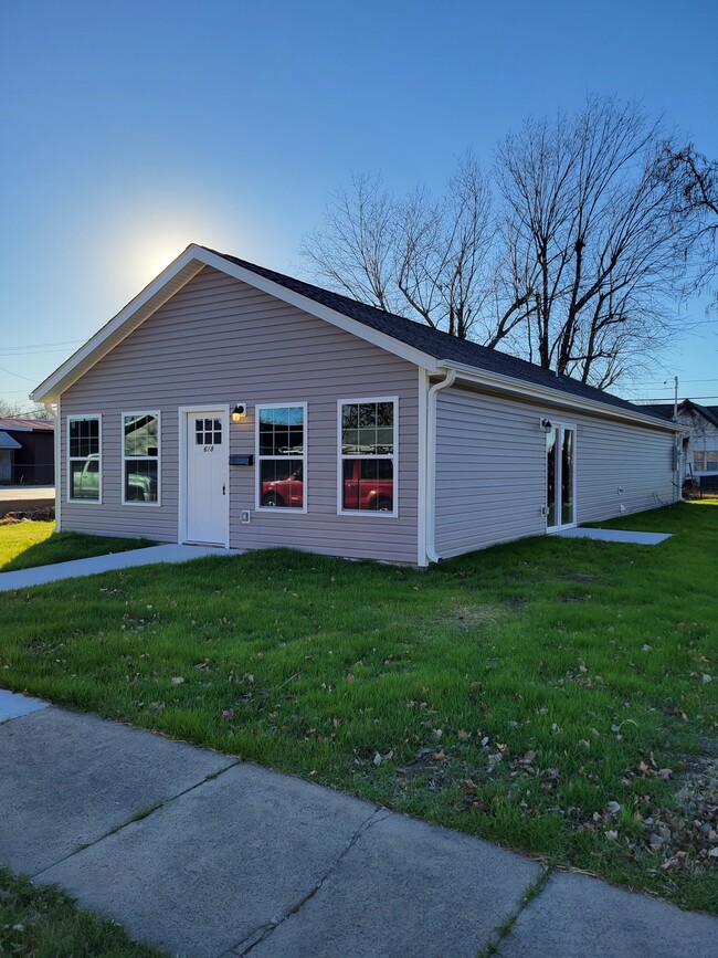 Photo - 618 N Tom St