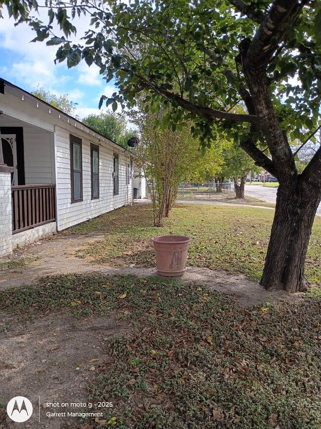 Photo - 2/1.5 Home in Lampasas