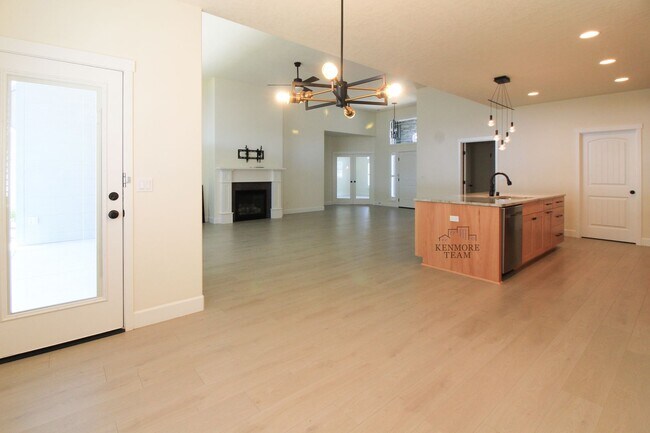 7077 W 29th Ave