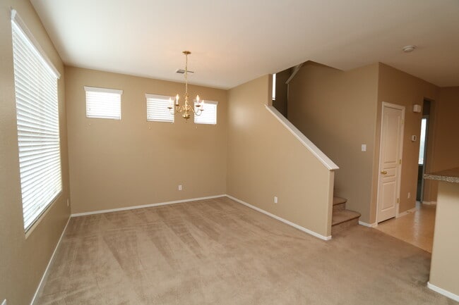 Photo - Beautiful Spacious 4 Bedroom Home!