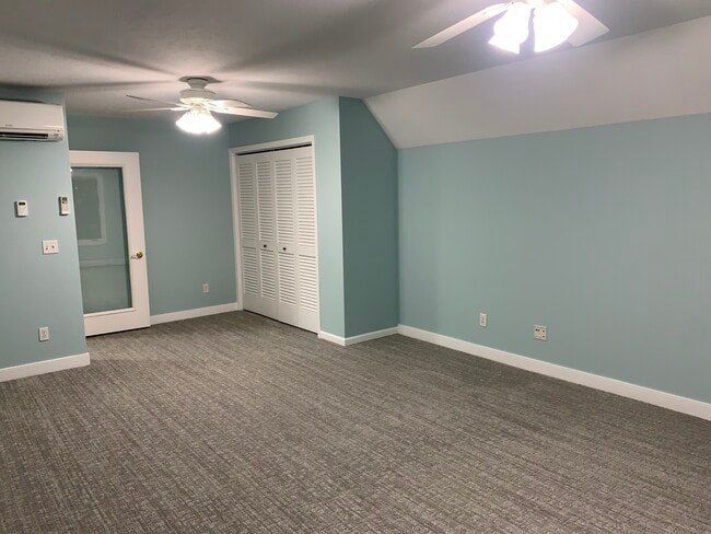 10471 E Cherry Bend Rd Unit Upstairs