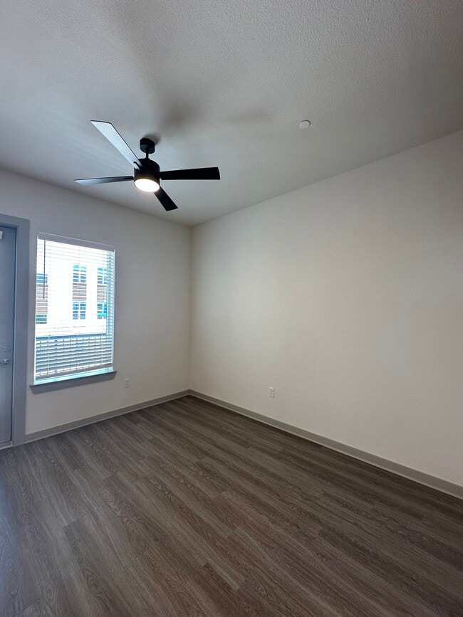 5821 Calmont Ave Unit 8106