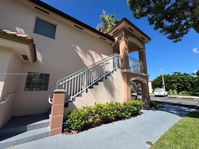 Photo - 2731 SE 12th Pl Unit 201