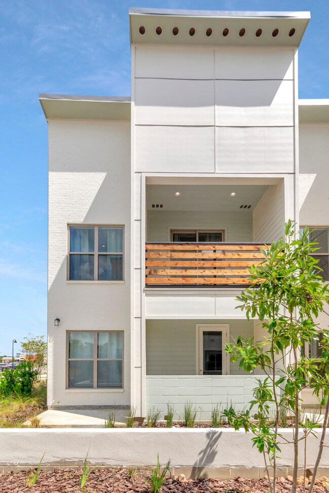 Photo - 208 Centre Sarcelle Blvd Townhome