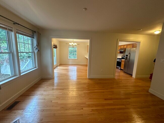 Photo - 18 Edgemoor Cir