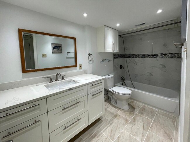 Photo - 12888 Montfort Dr Unit 144