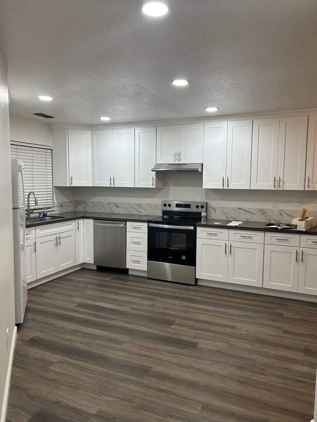 Cocina - 2100 Branding Iron Dr