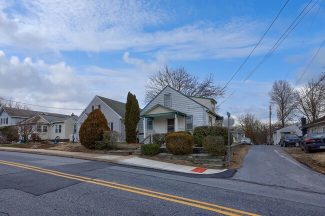 Photo - 123 N Spruce St