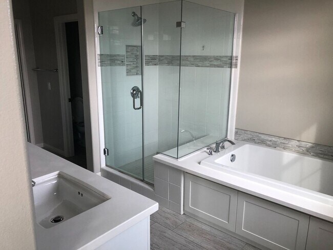 Photo - 16353 Veridian Cir