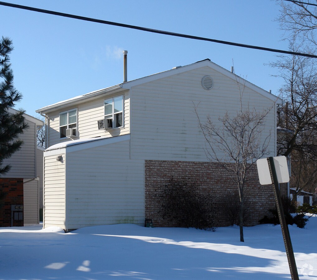 Photo - Mercer Courts