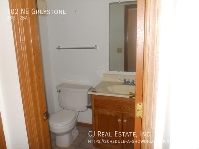 Photo - 102 NE Greystone Dr