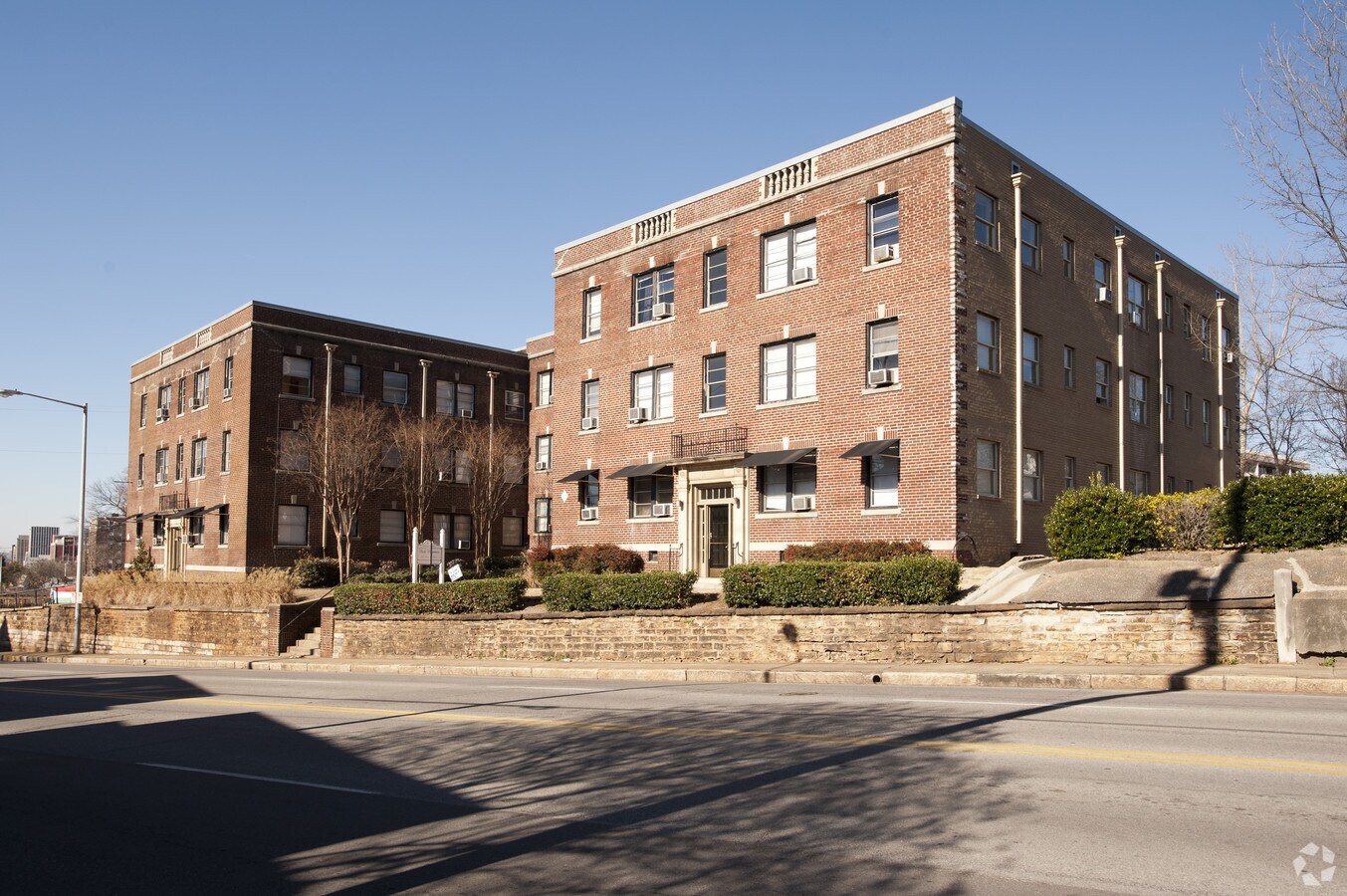 Park Manor - Park Manor Apartments