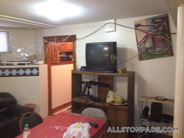 Photo - 132 Glenville Ave Unidad B