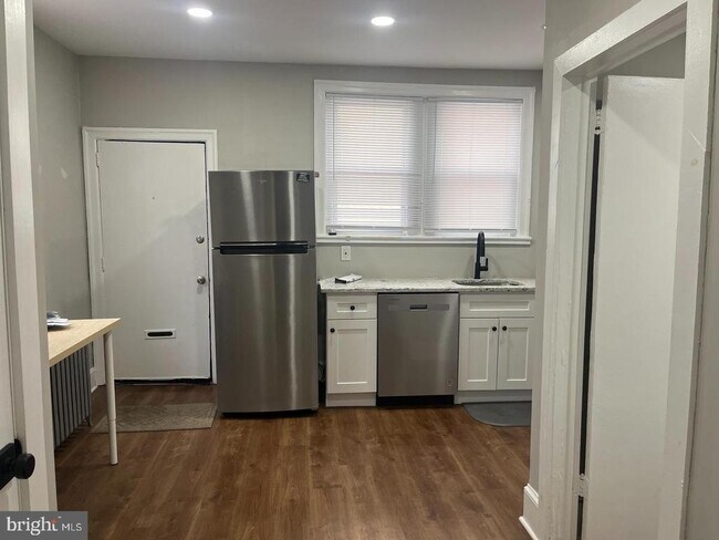 Photo - 1251 E Fletcher St