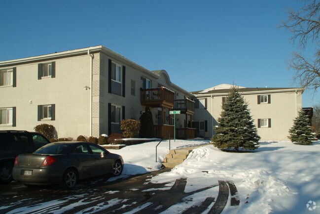 Photo - Pinewood Condominiums