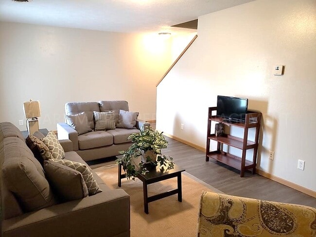 Photo - 300 Scott Pl