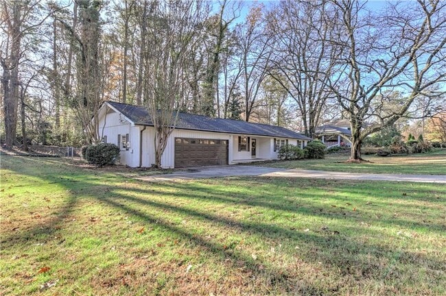 Photo - 465 Windsor Parkway