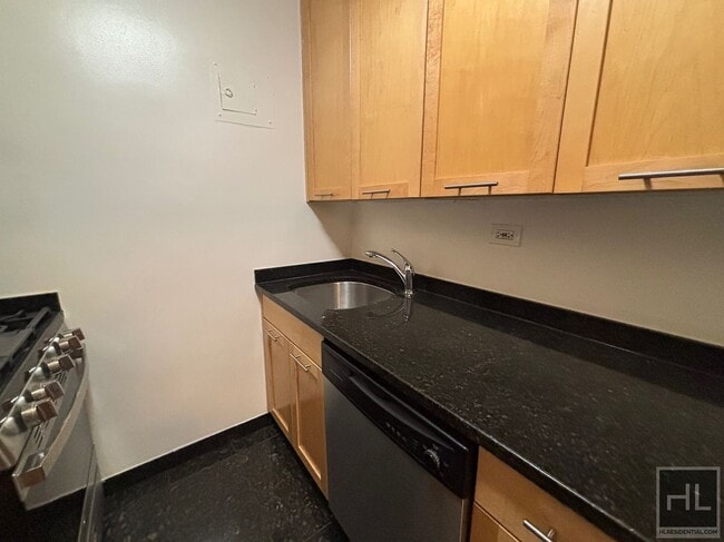 Building Photo - Fourth Avenue Unit 16K