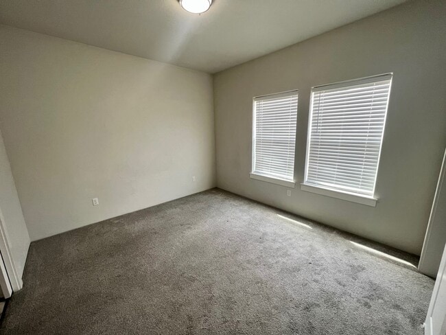 Photo - 199 Mellecker Way