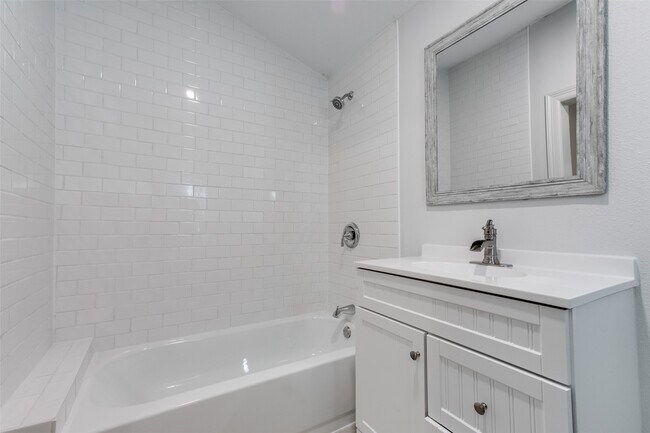 Photo - 7133 Avenue C