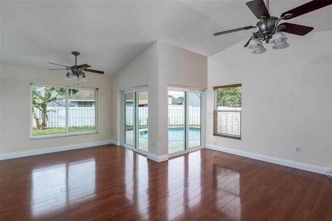 Photo - 681 Green River Ln