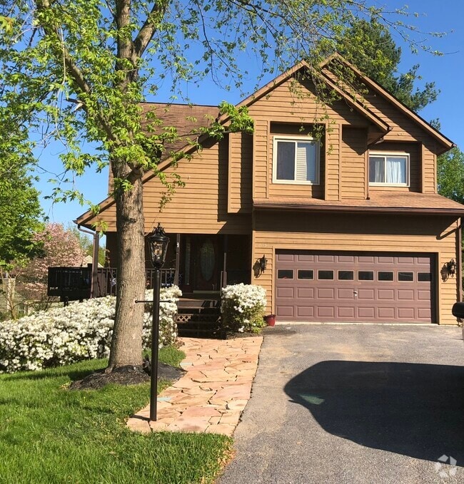 Building Photo - 10391 Meadowlake Cir Rental