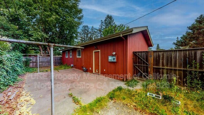 Photo - 781 Dutton Ave