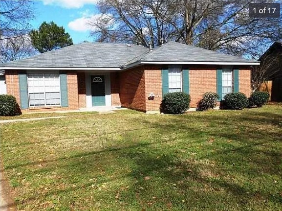 Photo - 2637 Green Oaks Dr House