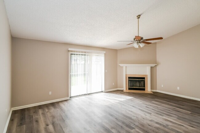 Photo - 596 Artesian Ln