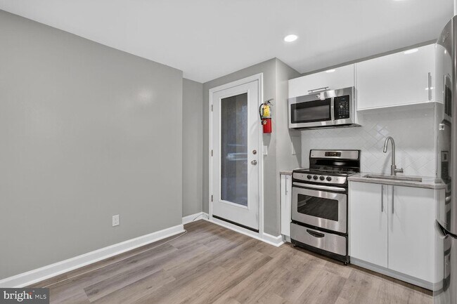 Photo - 451 M St NW