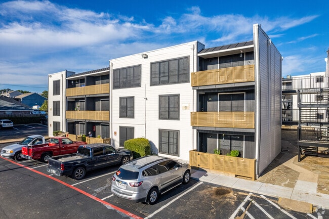 Photo - Parea Oak Lawn