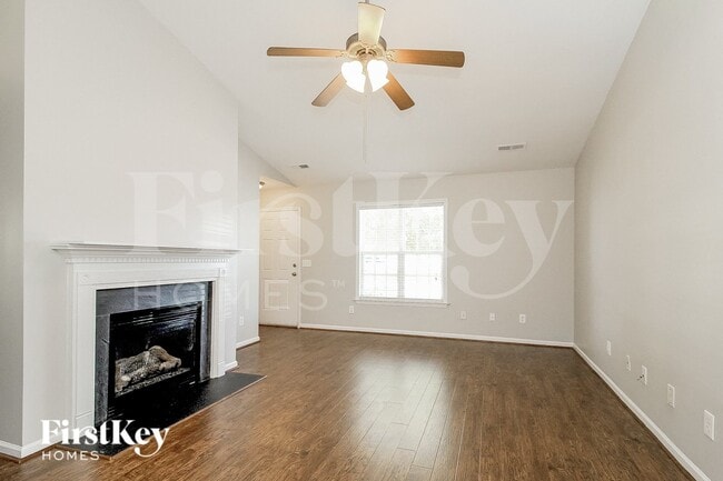 3210 Trenchard Ln