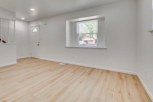 Photo - 1430 Westbrooke Terrace