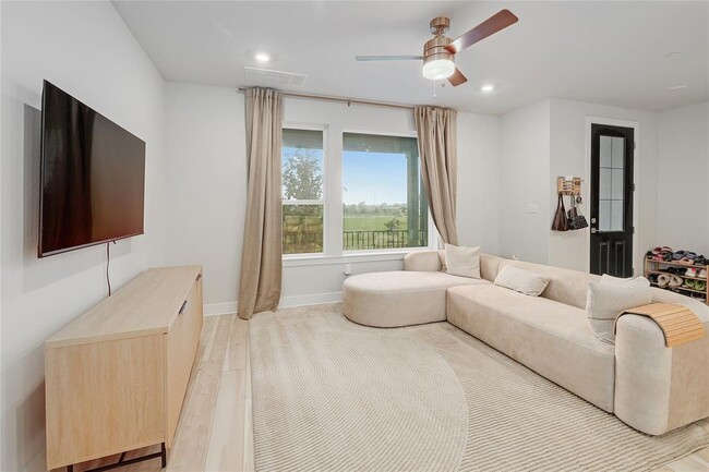 Photo - 207 Flowers Ave