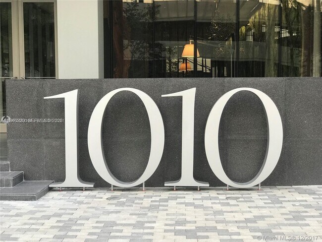 Building Photo - 1010 Brickell Ave Unit 3809