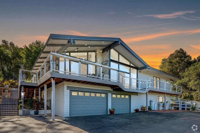 Building Photo - 26138 Jesmond Dene Rd Rental